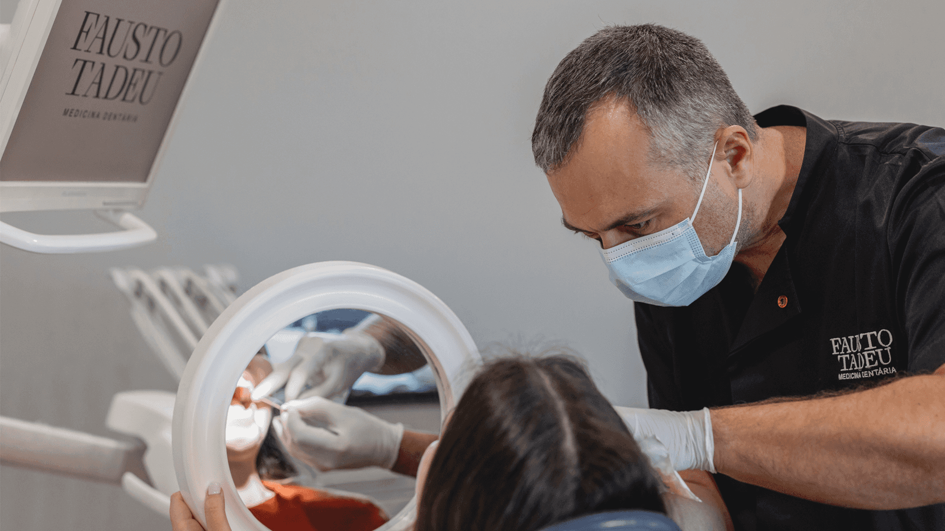 Dentes Perdidos? Conheça as Soluções em Implantologia Dentária